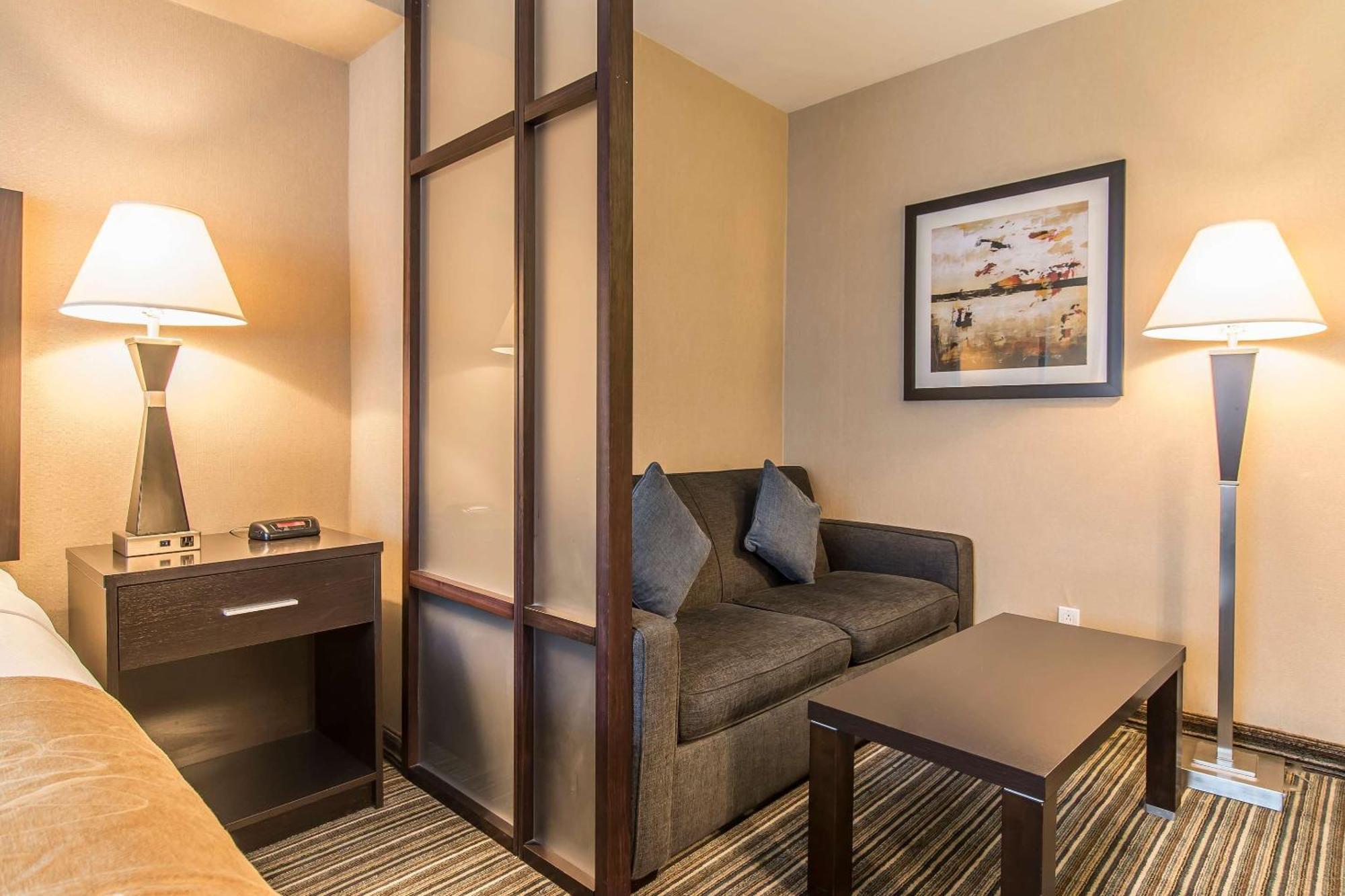 Comfort Suites Downtown Montréal Eksteriør billede